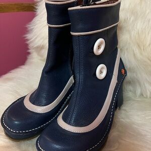 ART company Navy and Cream Heeled Boots